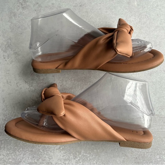 🌼 a . new day by Target Adley Bow Front Puffer Thong Sandals, Tan 6.5 NWOT - Picture 4 of 8
